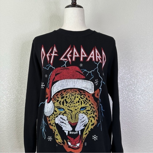 Def Leppard Women's Crewneck Christmas Holiday Graphic Sweatshirt, Sz Large - Picture 4 of 13